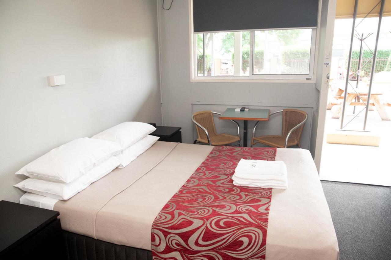 Royal Hotel סינגלטון מראה חיצוני תמונה